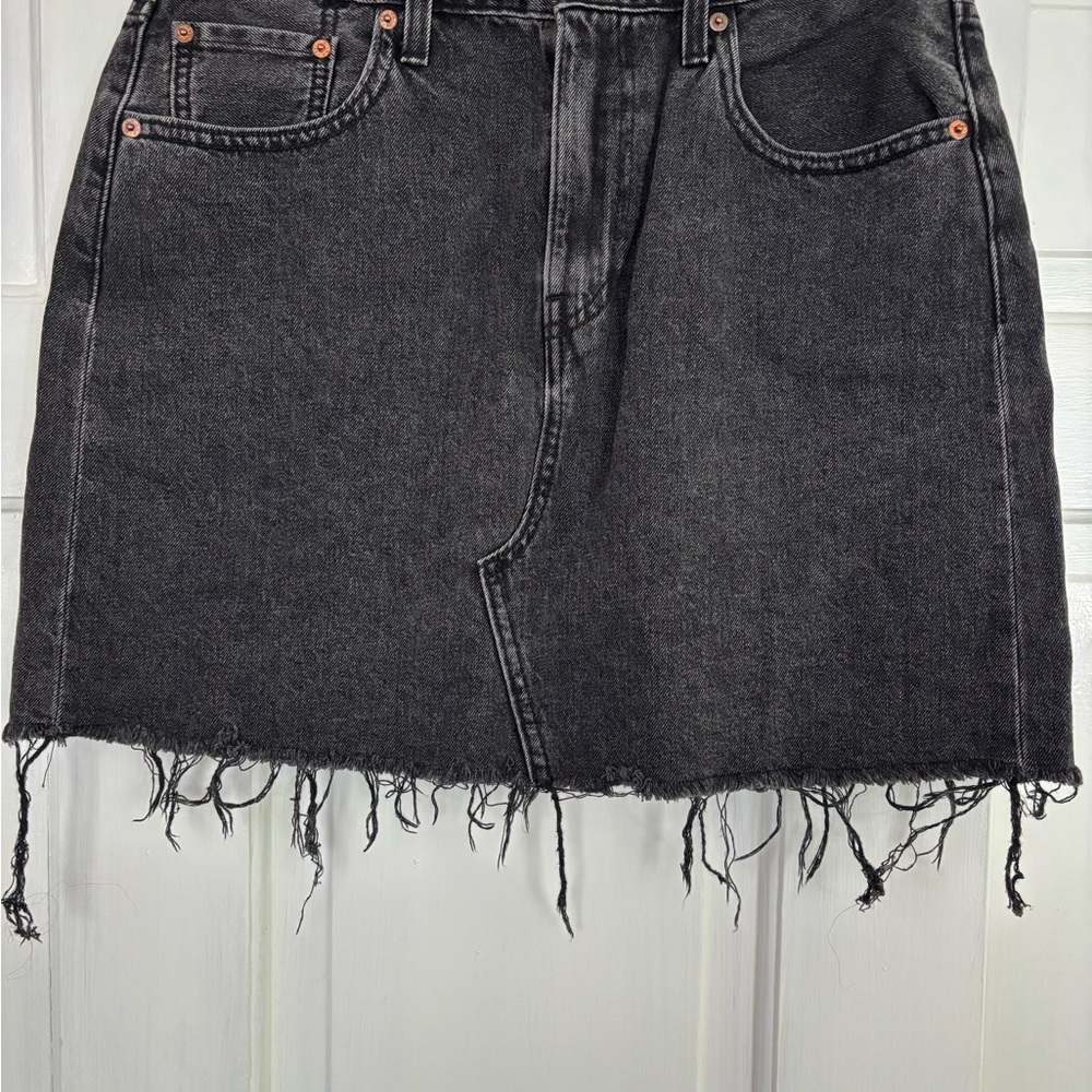 Levi's Black Frayed Denim Skirt size 31